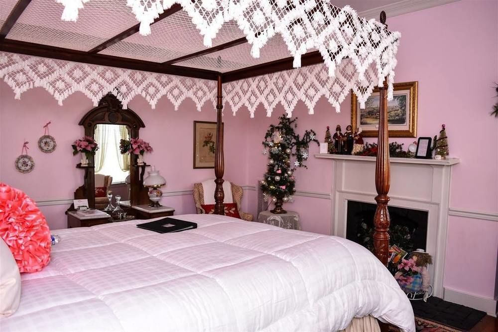 The Richard Johnston & 1890 Caroline House Bed & Breakfast