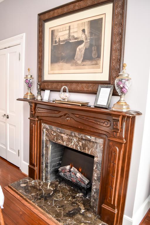 The Richard Johnston & 1890 Caroline House 5*