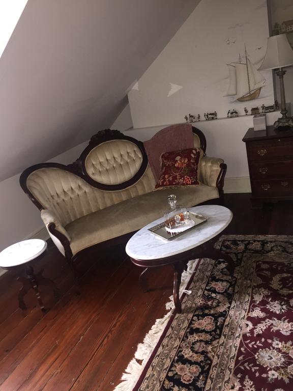 The Richard Johnston & 1890 Caroline House Couette-café