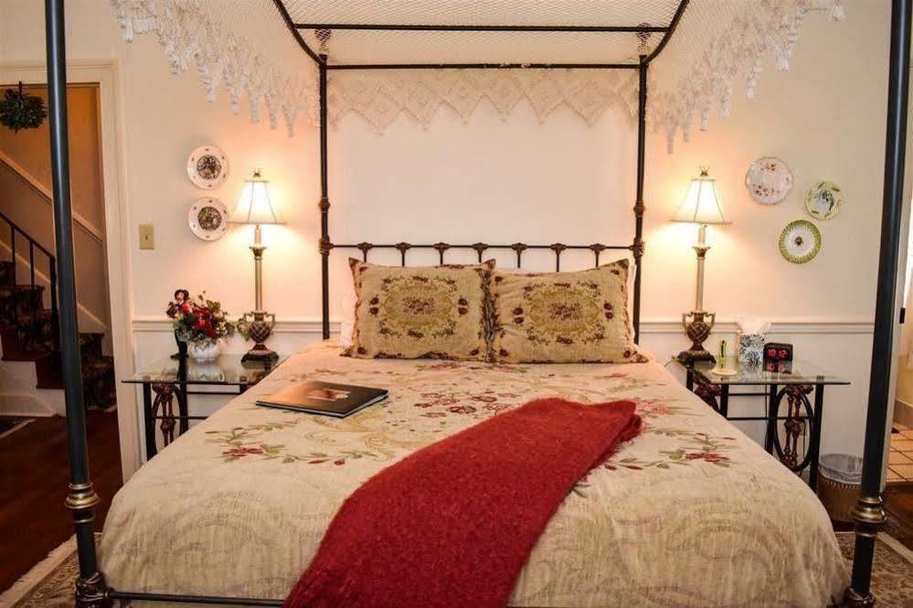 The Richard Johnston & 1890 Caroline House 5*